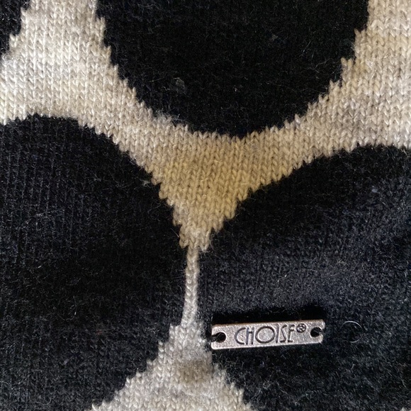 Polka dot woman’s cardigan sweater. - Picture 5 of 6